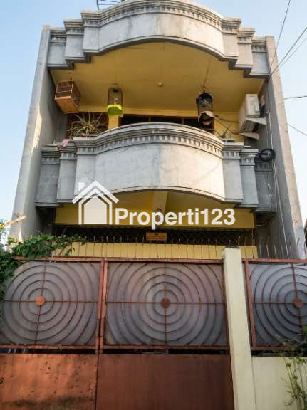 🔥 JUAL CEPAT! RUMAH 2 LANTAI TENGAH KOTA SOLO 🔥 💥 DISKON 100 JUTA – LANGKA DI LOKASI INI! - 2