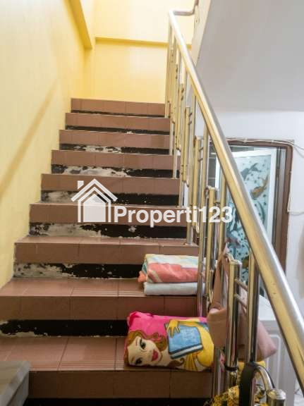 🔥 JUAL CEPAT! RUMAH 2 LANTAI TENGAH KOTA SOLO 🔥 💥 DISKON 100 JUTA – LANGKA DI LOKASI INI! - 6