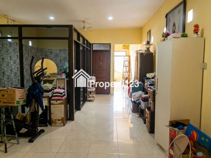 🔥 JUAL CEPAT! RUMAH 2 LANTAI TENGAH KOTA SOLO 🔥 💥 DISKON 100 JUTA – LANGKA DI LOKASI INI! - 3