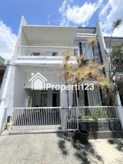 Dijual Rumah Villa Full Furnished Baru Gress Lokasi Oro Oro Ombo Kota Wisata Batu - 1