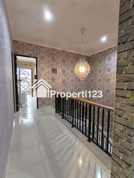 Rumah 5 Kamar Tidur Cluster Arana Kota Harapan Indah Bekasi - 9