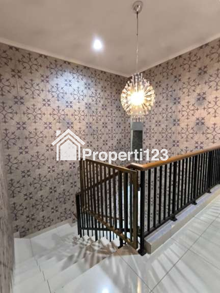 Rumah 5 Kamar Tidur Cluster Arana Kota Harapan Indah Bekasi - 8