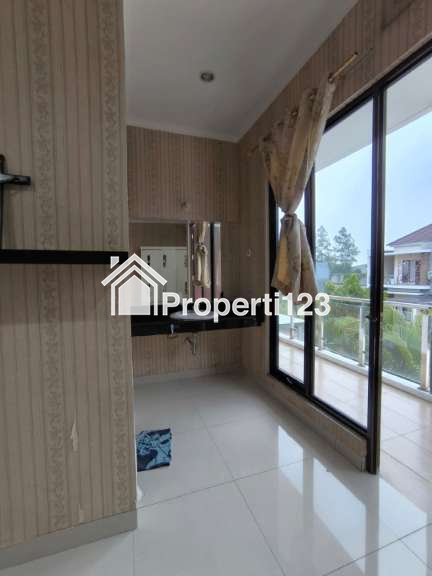 Rumah 5 Kamar Tidur Cluster Arana Kota Harapan Indah Bekasi - 11