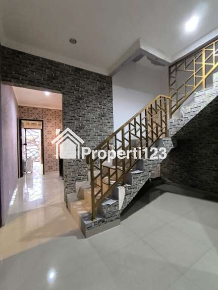 Rumah 5 Kamar Tidur Cluster Arana Kota Harapan Indah Bekasi - 2