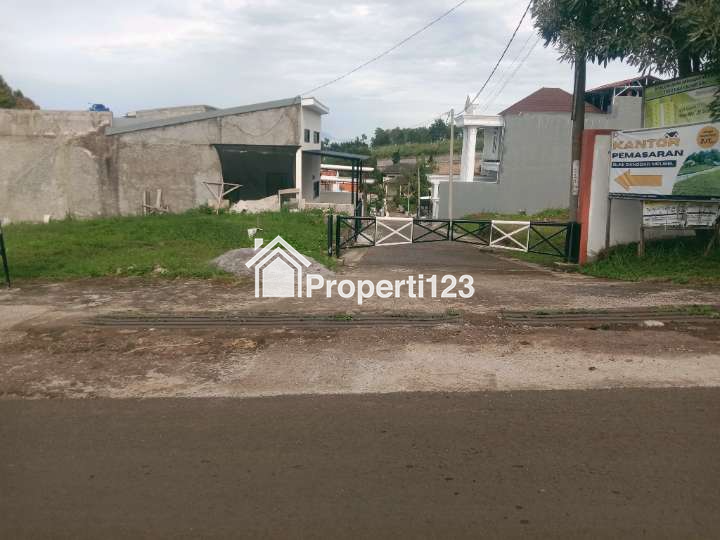 Tanah padat pinggir jalan desa Pakuhaji Bandung Barat - 2