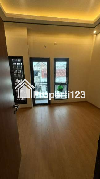 Dikontrakkan Rumah Baru 2 Lantai Siap Huni di lokasi super strategis Rempoa Bintaro, Pesanggrahan, Jaksel. - 9