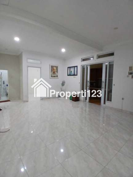 Rumah second cantik di Bella Casa Residence Depok - 4