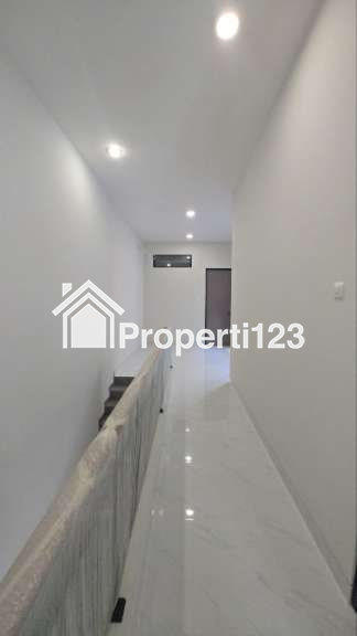 Rumah Modern Baru Gress Siap Huni Lokasi Baruk Utara Rungkut Surabaya Timur - 10
