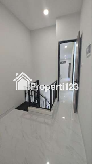 Rumah Modern Baru Gress Siap Huni Lokasi Baruk Utara Rungkut Surabaya Timur - 9