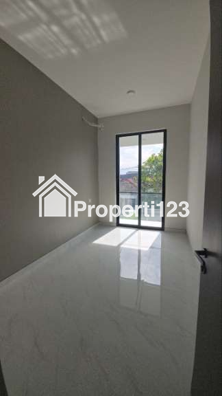 Rumah Modern Baru Gress Siap Huni Lokasi Baruk Utara Rungkut Surabaya Timur - 8