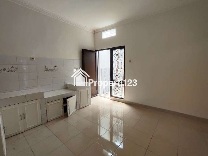 Rumah second terawat dekat tol Cimanggis Depok - 8