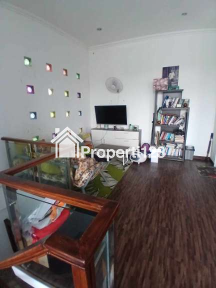 Rumah mewah 2,5 lantai di Bella Casa Residence Depok - 10