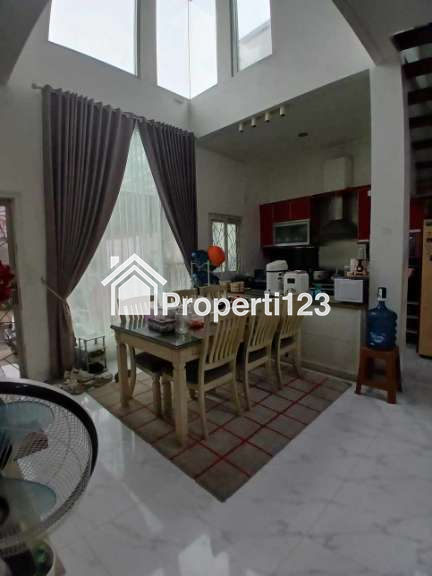 Rumah mewah 2,5 lantai di Bella Casa Residence Depok - 5
