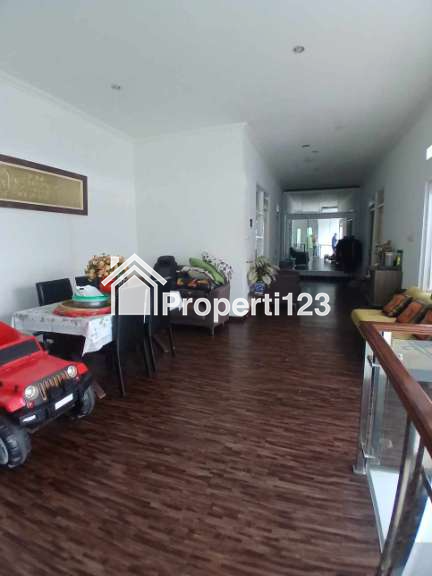 Rumah mewah 2,5 lantai di Bella Casa Residence Depok - 9