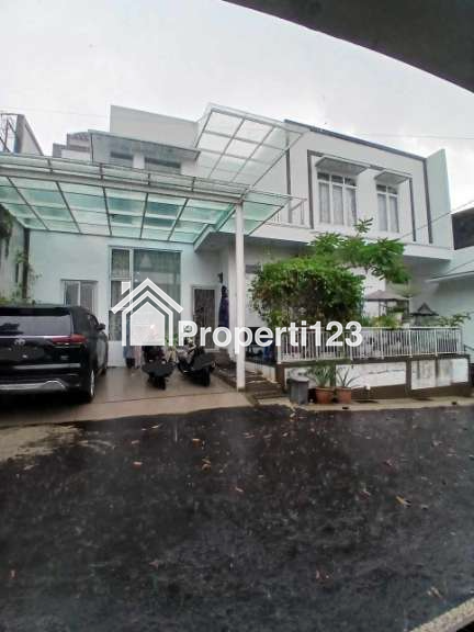 Rumah mewah 2,5 lantai di Bella Casa Residence Depok - 1