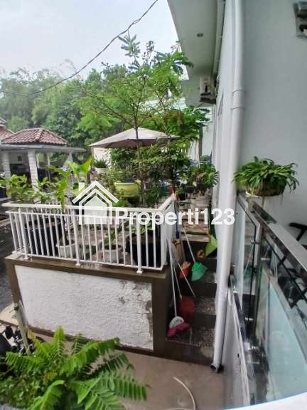 Rumah mewah 2,5 lantai di Bella Casa Residence Depok - 2