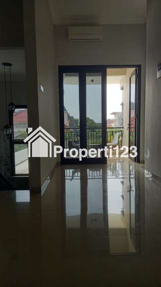 Dijual Rumah Semi Furnished 2 Lantai Di Citraland Surabaya Barat - 12
