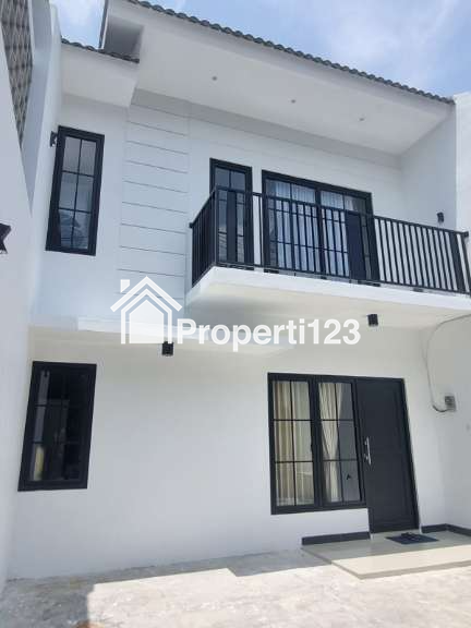 Dijual/Disewakan Rumah Semi Furnished Baru Renovasi di Green Mansion Regency Lontar Surabaya Barat - 2