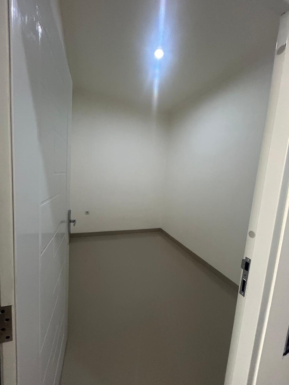 Rumah 2 lantai dekat stasiun Jatinegara siap huni lokasi startegis - 6