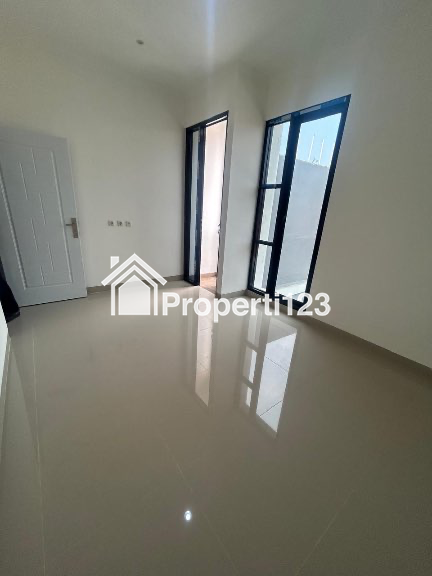 Rumah 2 lantai dekat stasiun Jatinegara siap huni lokasi startegis - 5