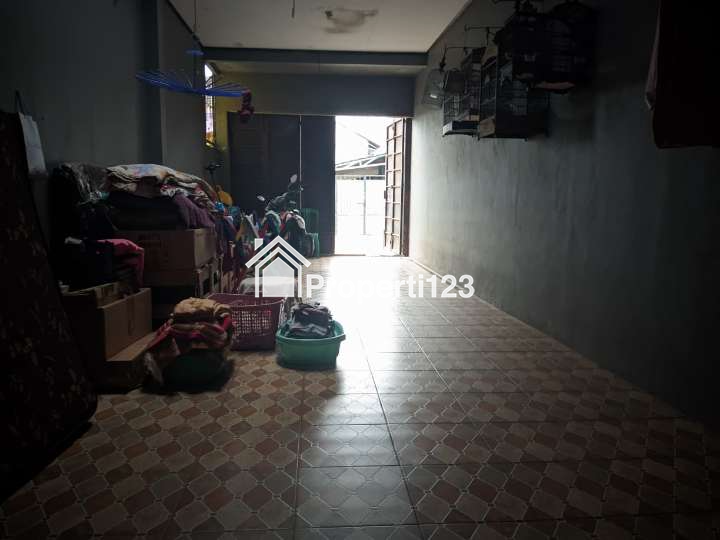Rumah second 3 lantai murah siap huni dicipayung Depok - 4