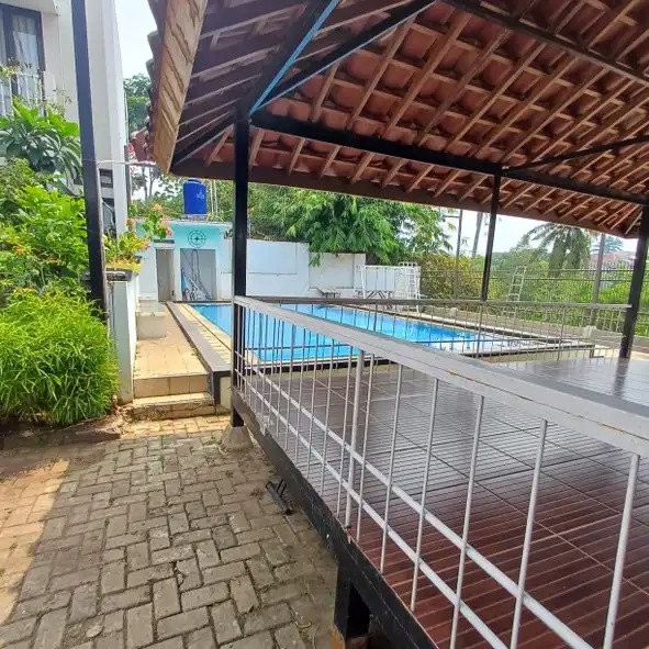 rumah komplek di ciganjur ada kolam renang - 40