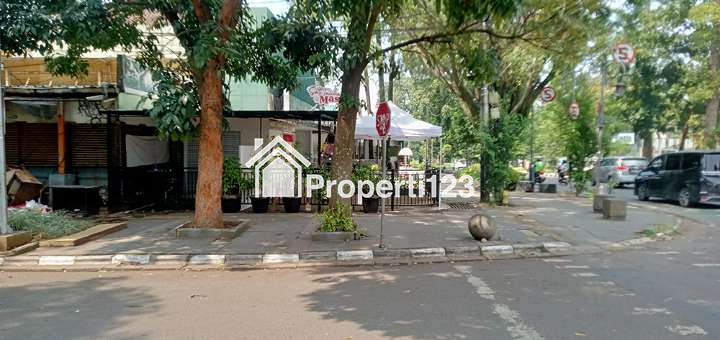 Bangunan Lama Hitung Tanah 1500 m2 SHM Muka 30 Meter Jarang Ada Lokasi Premium Super Strategis di Jalan Ir. H. Juanda-Dago, Bandung - 11