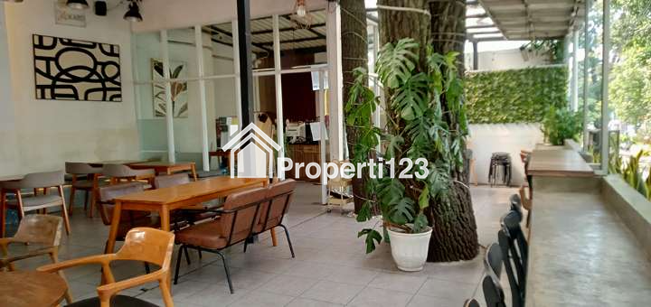 Bangunan Lama Hitung Tanah 1500 m2 SHM Muka 30 Meter Jarang Ada Lokasi Premium Super Strategis di Jalan Ir. H. Juanda-Dago, Bandung - 8