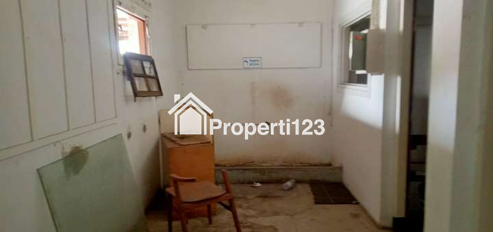 Bangunan Lama Hitung Tanah 1500 m2 SHM Muka 30 Meter Jarang Ada Lokasi Premium Super Strategis di Jalan Ir. H. Juanda-Dago, Bandung - 7