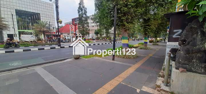 Tanah 2022 m2 SHM Muka 20 Meter Jarang Ada Lokasi Premium Super Strategis  di Jalan Ir. H. Juanda - Dago Bandung - 16