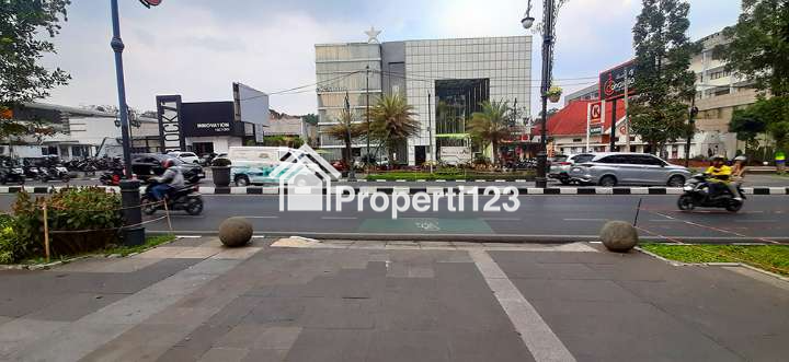 Tanah 2022 m2 SHM Muka 20 Meter Jarang Ada Lokasi Premium Super Strategis  di Jalan Ir. H. Juanda - Dago Bandung - 18