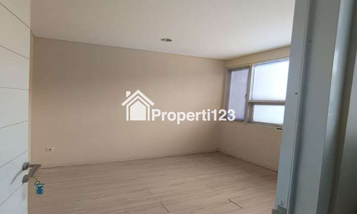 Rumah Gaya Kontemporer 5 Kamar Tidur 3 Kamar Mandi Carport View Taman Komunal Keamanan 24 Jam di Arcamanik Bandung - 5