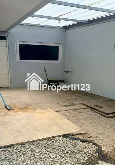 Rumah Gaya Kontemporer 5 Kamar Tidur 3 Kamar Mandi Carport View Taman Komunal Keamanan 24 Jam di Arcamanik Bandung - 11