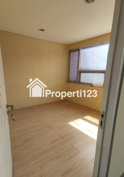 Rumah Gaya Kontemporer 5 Kamar Tidur 3 Kamar Mandi Carport View Taman Komunal Keamanan 24 Jam di Arcamanik Bandung - 7