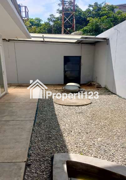 Rumah Gaya Kontemporer 5 Kamar Tidur 3 Kamar Mandi Carport View Taman Komunal Keamanan 24 Jam di Arcamanik Bandung - 12