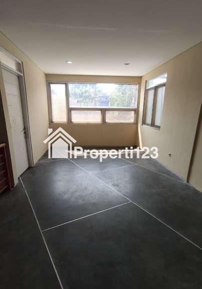 Rumah Gaya Kontemporer 5 Kamar Tidur 3 Kamar Mandi Carport View Taman Komunal Keamanan 24 Jam di Arcamanik Bandung - 10