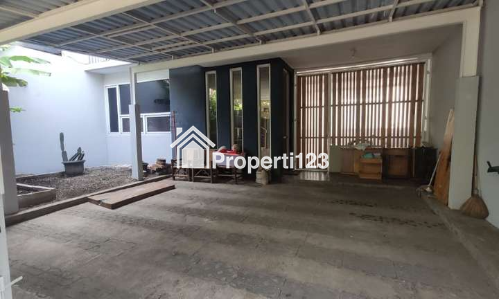 Rumah Gaya Kontemporer 5 Kamar Tidur 3 Kamar Mandi Carport View Taman Komunal Keamanan 24 Jam di Arcamanik Bandung - 15
