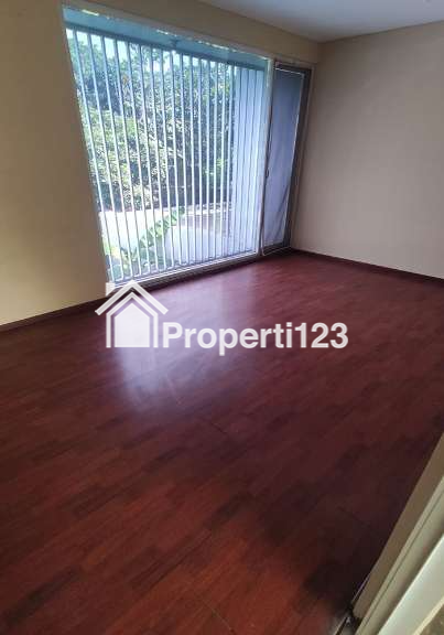 Rumah Gaya Kontemporer 5 Kamar Tidur 3 Kamar Mandi Carport View Taman Komunal Keamanan 24 Jam di Arcamanik Bandung - 9