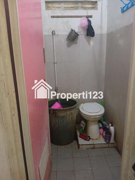 Dijual Cepat BU Rumah Kontrakan 2 tingkat 6 pintu - 8