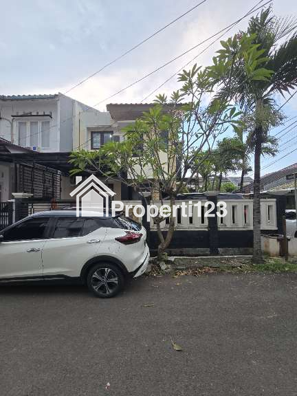 Rumah second furnished posisi hook di Billymoon Pondok Kelapa Jaktim - 1