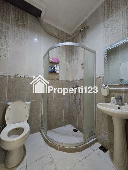 Rumah second furnished posisi hook di Billymoon Pondok Kelapa Jaktim - 9