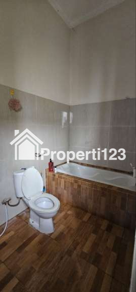 Rumah Lokasi Strategis di Mojoklanggru Gubeng Surabaya Private Pool Siap Huni - 8