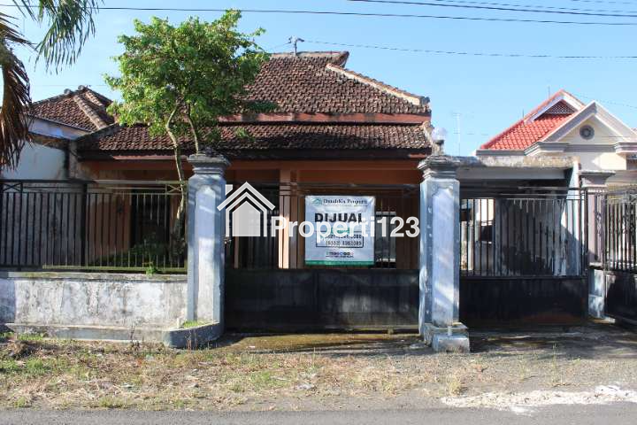 Dijual Rumah dan Ruko Pinggir Jalan di Desa Purwoharjo, Kec. Purwoharjo, Kab. Banyuwangi - 1