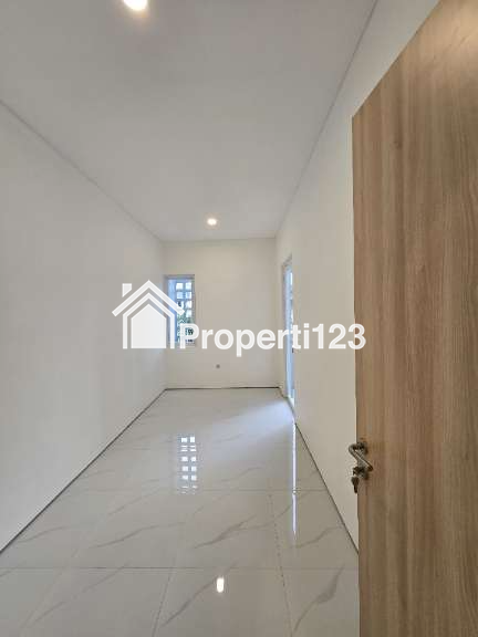 Rumah modern dalam komplek Billymoon Pondok Kelapa Jaktim - 13