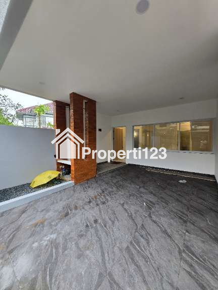 Rumah modern dalam komplek Billymoon Pondok Kelapa Jaktim - 5