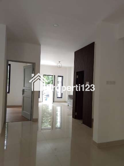 Dijual Rumah 2 Lantai Renovasi di Puspita Loka BSD - 5