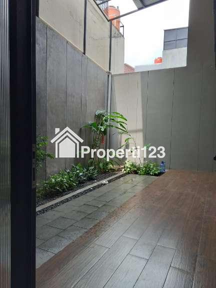 Dijual Rumah 2 Lantai Renovasi di Puspita Loka BSD - 9