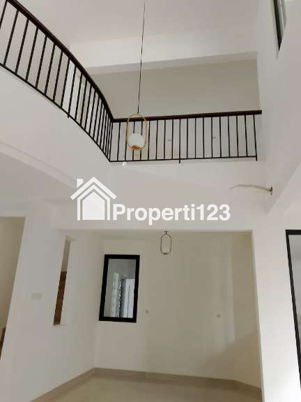 Dijual Rumah 2 Lantai Renovasi di Puspita Loka BSD - 4