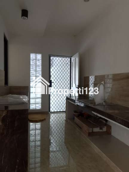 Dijual Rumah 2 Lantai Renovasi di Puspita Loka BSD - 8