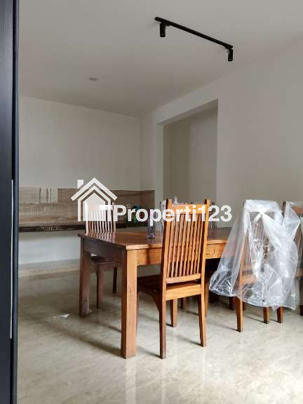 Dijual Rumah 2 Lantai Renovasi di Puspita Loka BSD - 3